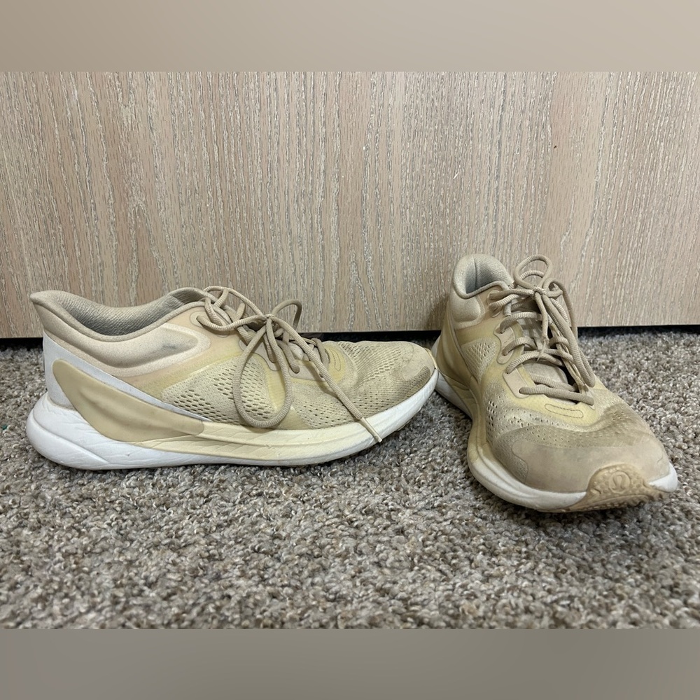 Lululemon Blissfeel Tan Beige Running Shoes Plain White Size 9 Women's Outdoor